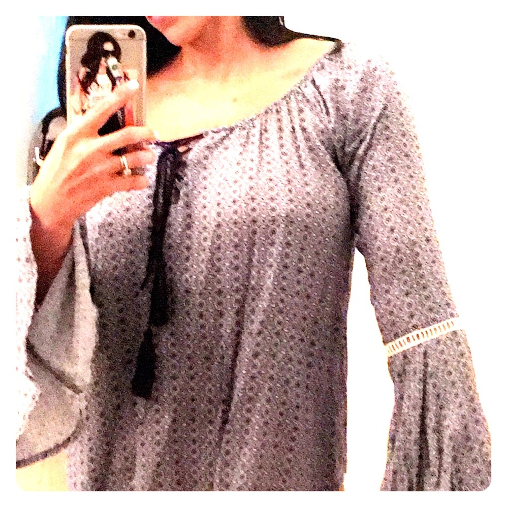 Sadie & Sage Bell Sleeves shirt